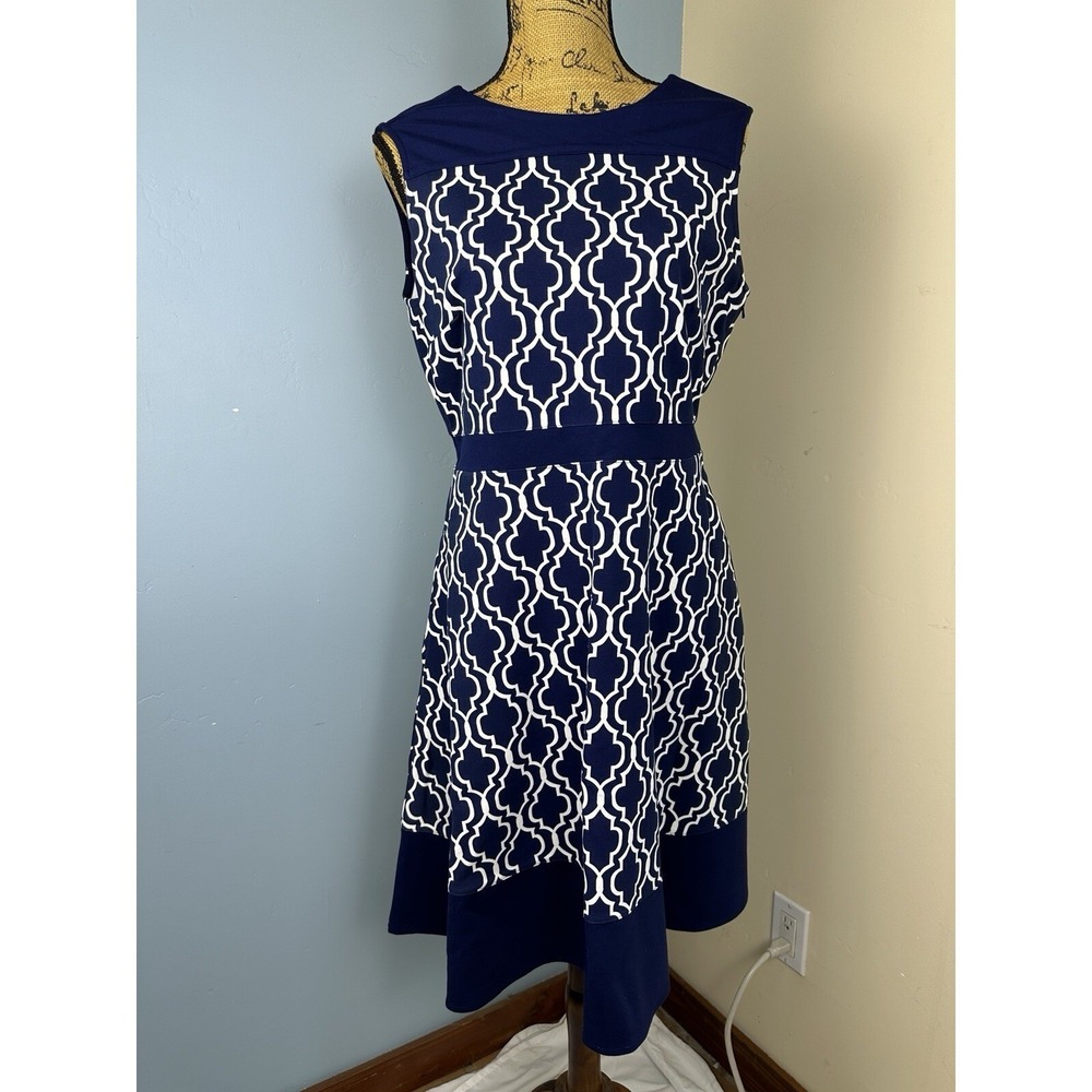 Lands End Sleeveless Geometric Fit Flare Dress Women 12P Stretch Preppy Classic